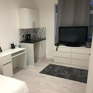 High Spec Furnished Studio London